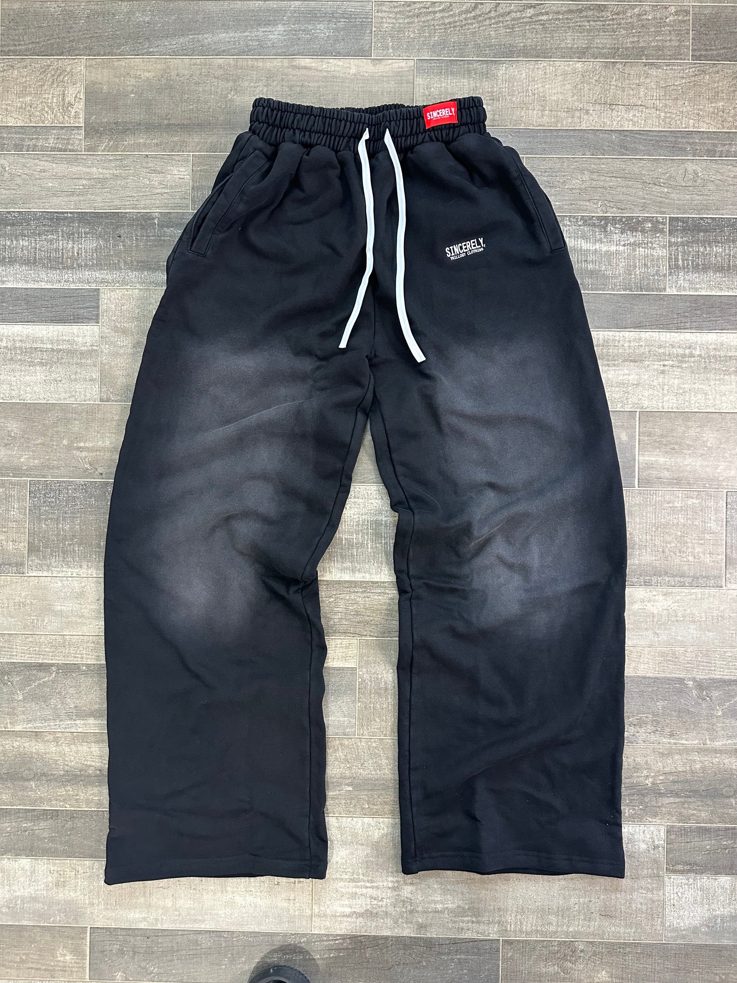 ESSENTIAL SWEATPANTS