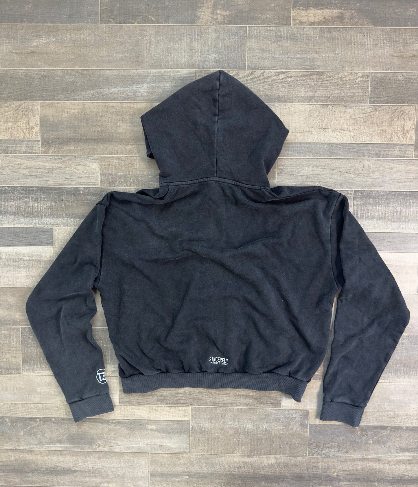 ESSENTIAL HOODIE