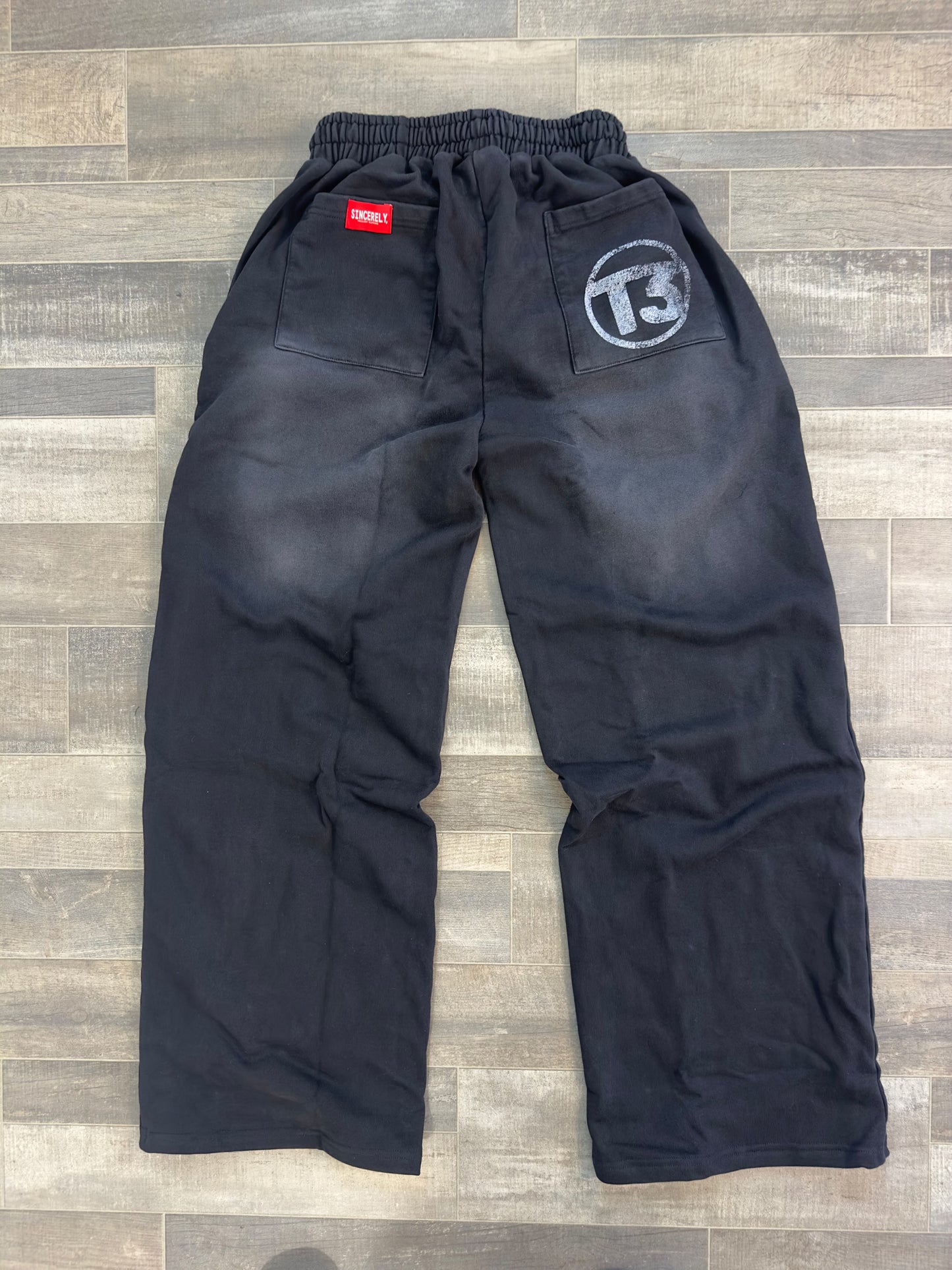 ESSENTIAL SWEATPANTS